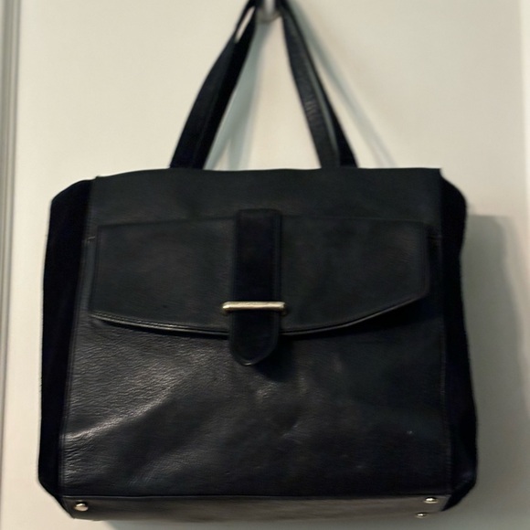 Kate spade ♠️ tote 👜 bag has on left handed a little bit ripped - Picture 6 of 17